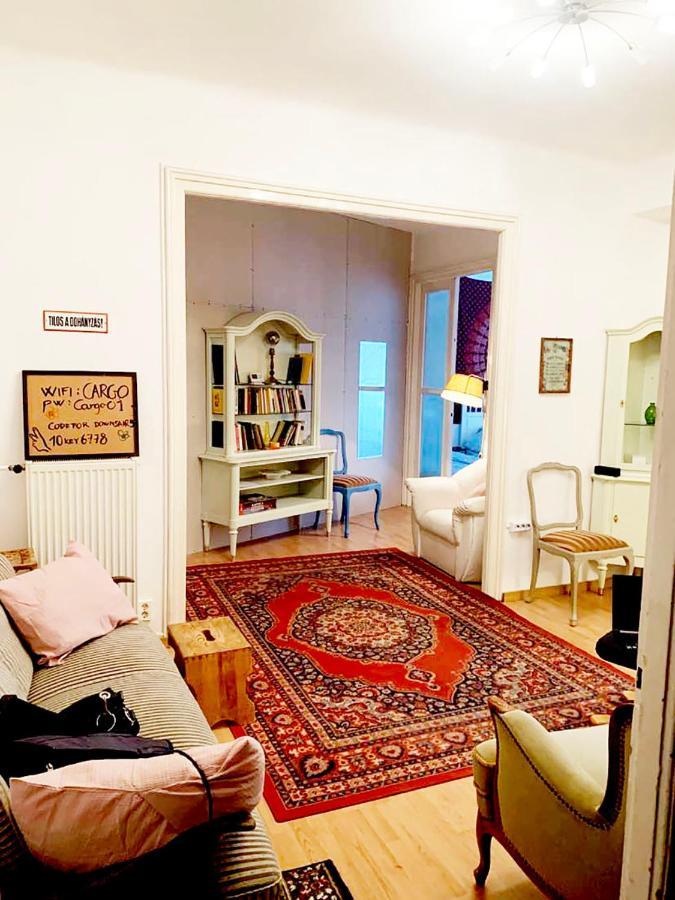 Cargo Rooms And Apartment Budapest Bagian luar foto
